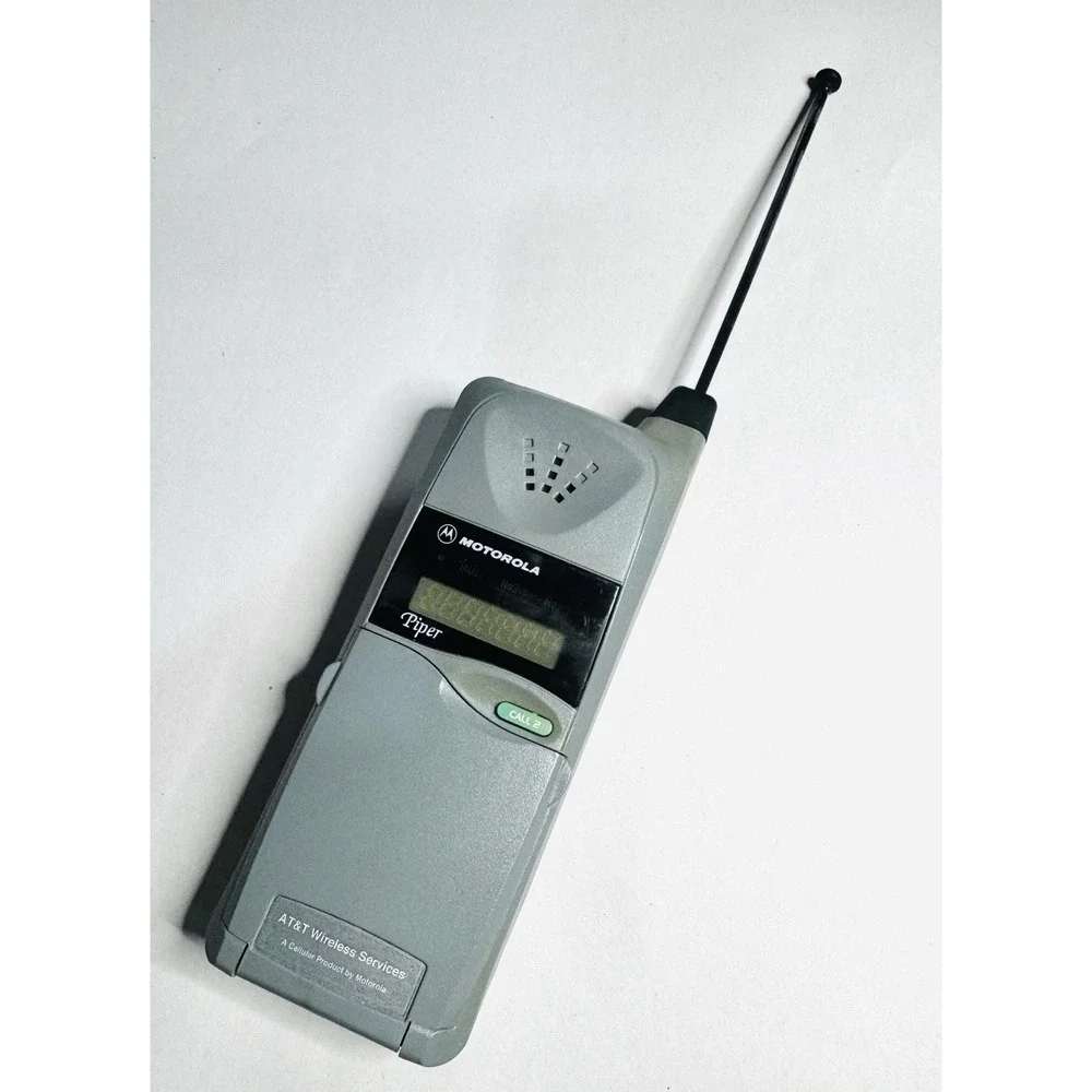 Vintage Motorola Piper Flip Cell Phone. No Charger, Untested.